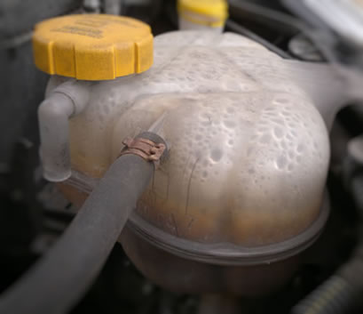 Engine coolant reservoir