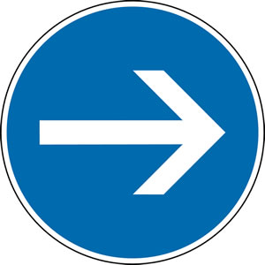 Obligation de tourner à droite avant le panneau