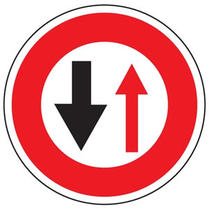 Panneau cédez le passage à la circulation venant en sens inverse