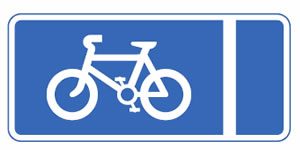 Cycle lane with flow of traffic ahead